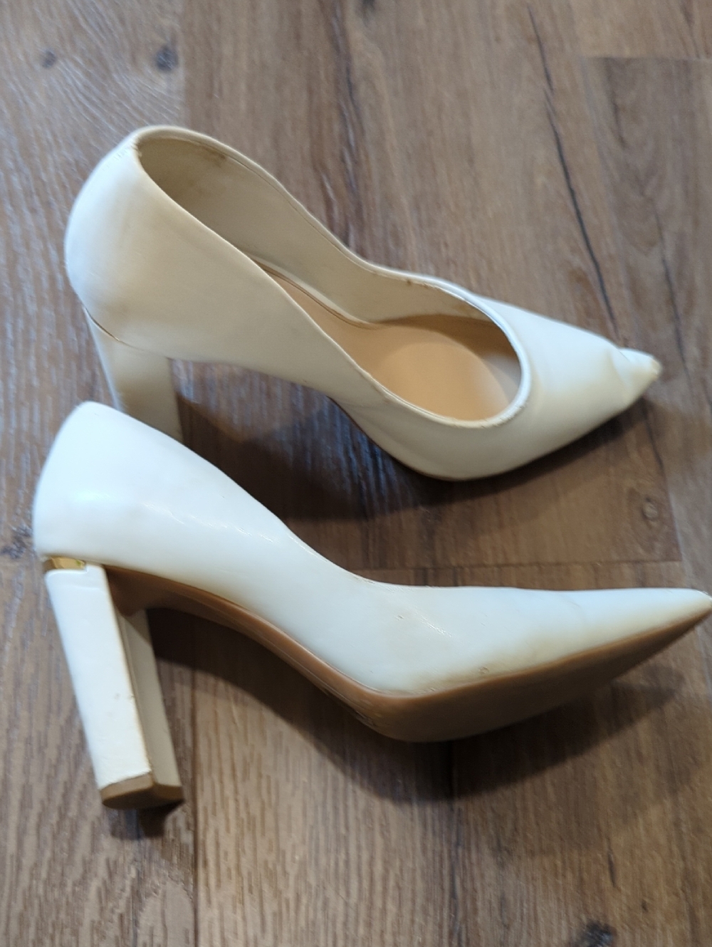Andrew Marc Cream Block Heel Pointed Toe Pumps